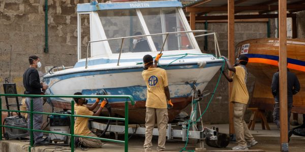 Un barco reparado por alumnado de FP en Gran Canaria se convertira en ambulancia acuatica para salvar vidas en Gambia | Foto: Gobierno de Canarias