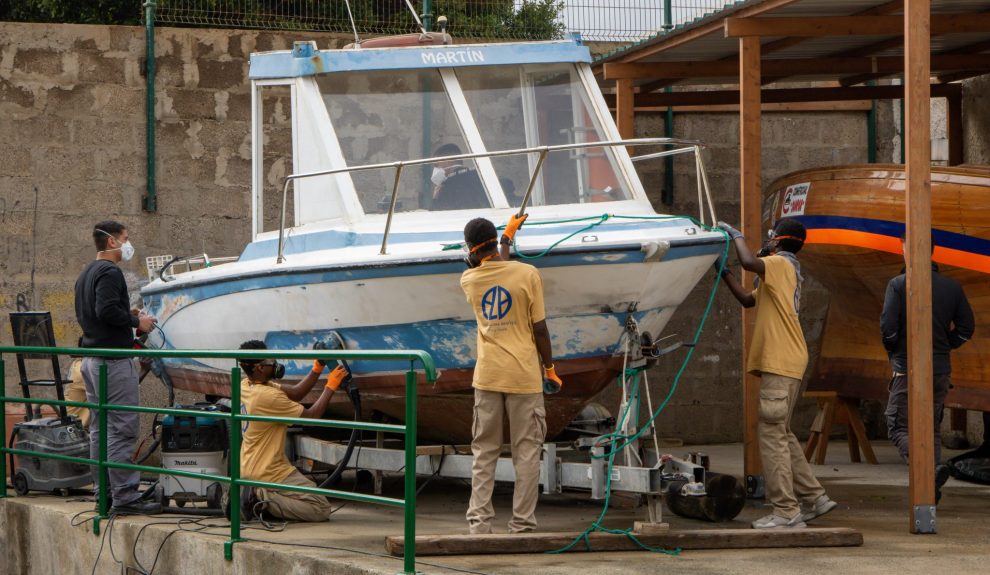 Un barco reparado por alumnado de FP en Gran Canaria se convertira en ambulancia acuatica para salvar vidas en Gambia | Foto: Gobierno de Canarias