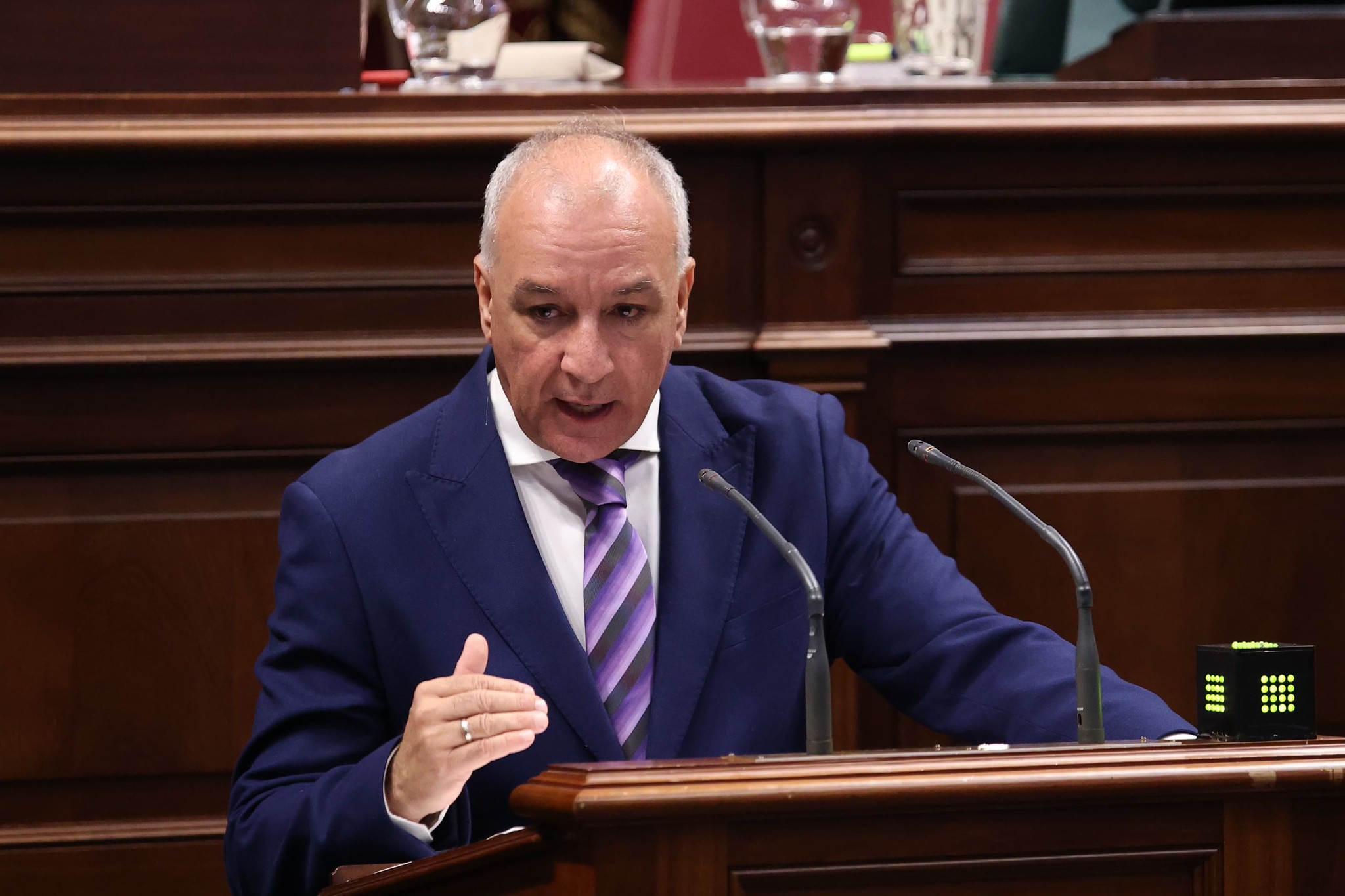 Luis Campos durante su intervención parlamentaria | Foto: Parlamento de Canarias
