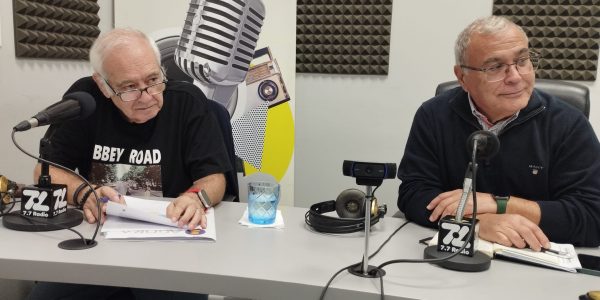 Emilio Mayoral y Jesús León en los estudios de El Espejo Canario