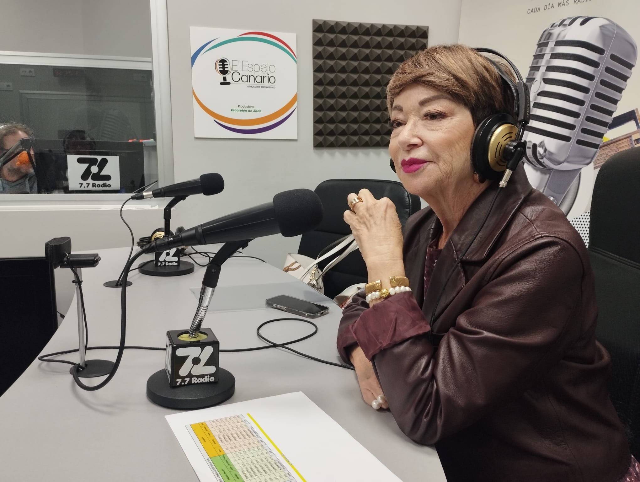 Salud Gil en los estudios de El Espejo Canario