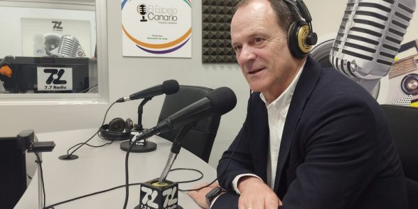 Óscar Hernández en los estudios de El Espejo Canario