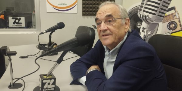 Octavio Llinás en los estudios de El Espejo Canario