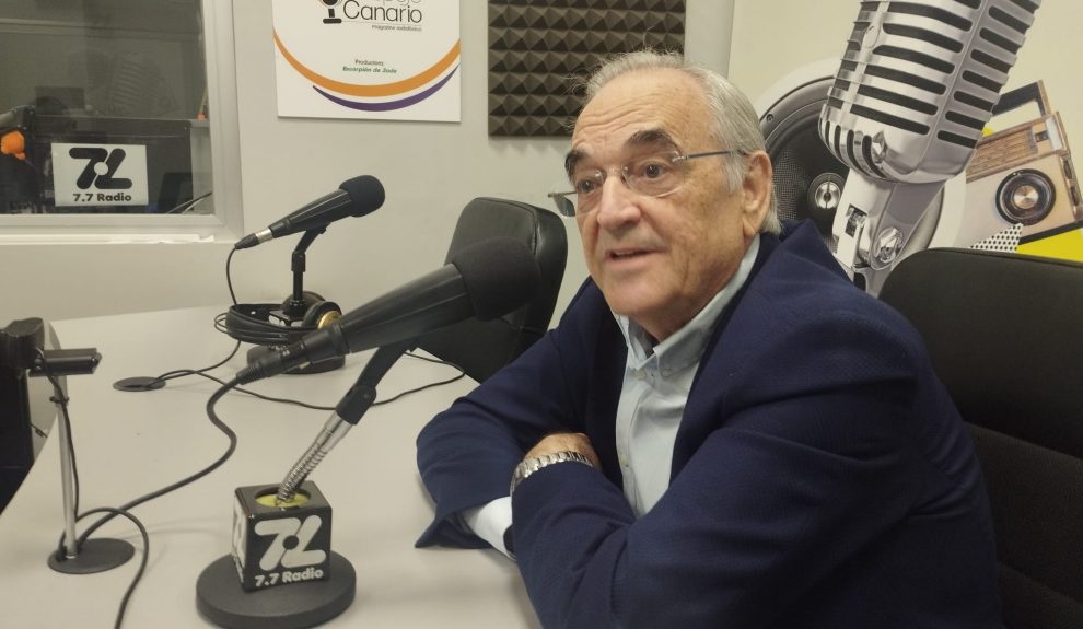 Octavio Llinás en los estudios de El Espejo Canario