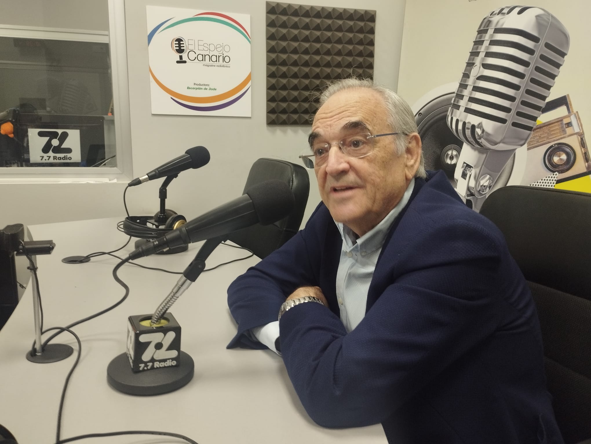 Octavio Llinás en los estudios de El Espejo Canario