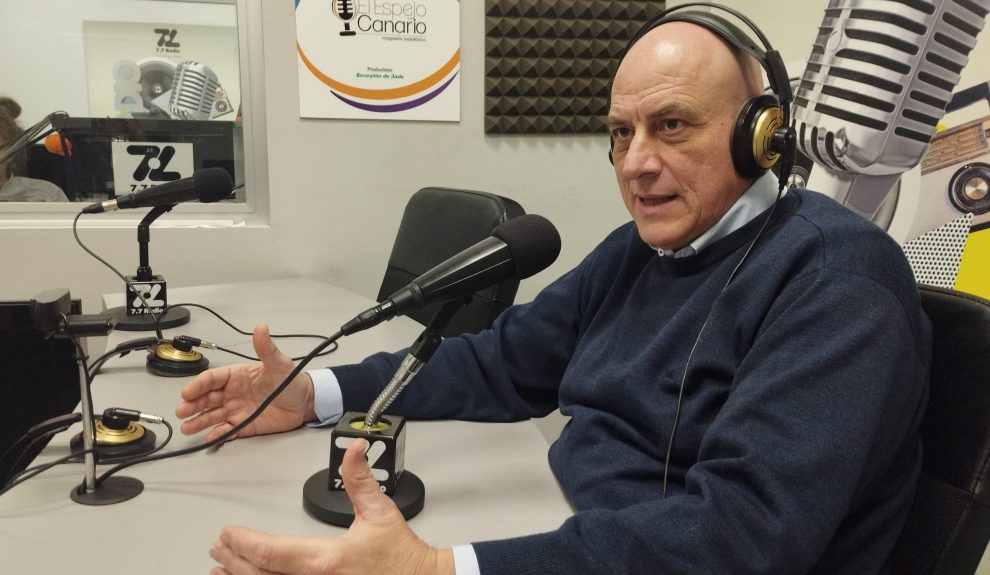 Domingo Montes de Oca en los estudios de El Espejo Canario