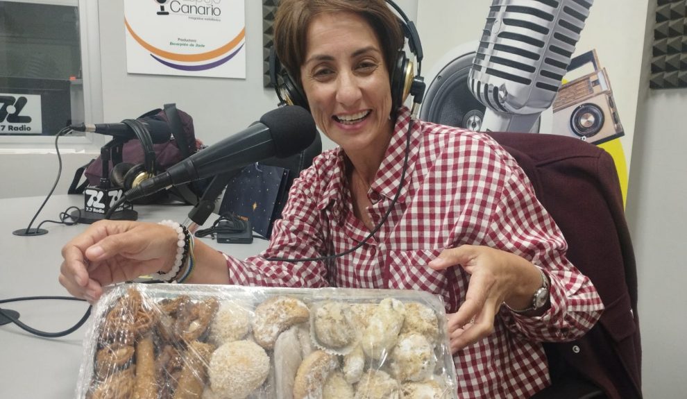 La dulce visita de Onalia Bueno a los estudios de El Espejo Canario