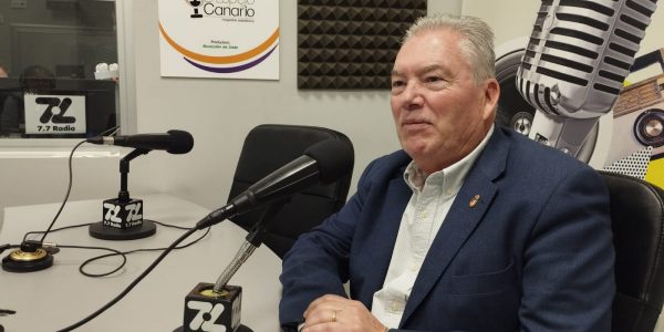 Juan Ruiz en los estudios de El Espejo Canario