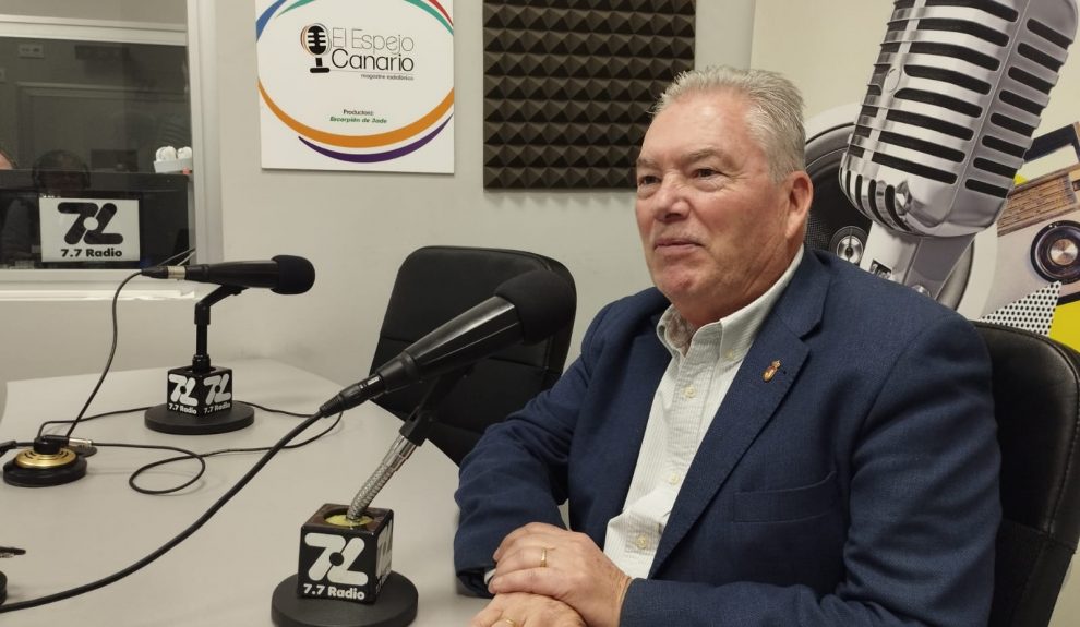 Juan Ruiz en los estudios de El Espejo Canario