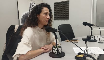 Raquel Bueno en los estudios de El Espejo Canario