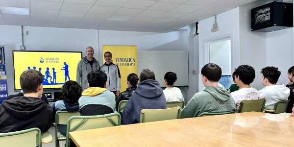 Durante la sesión, el alumnado también pudo conocer de cerca los diferentes proyectos que impulsa la Fundación | Foto: UD Las Palmas
