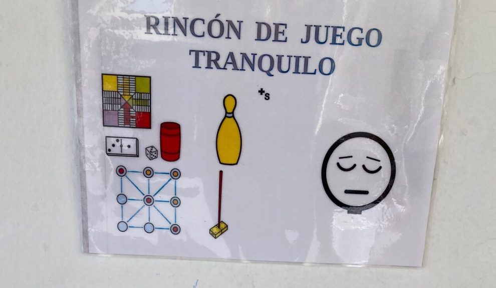 Cartel de juego en un patio inclusivo | Foto: Gobierno de Canarias