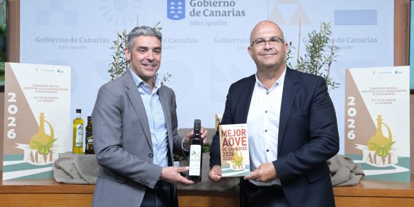 Armando Melián recoge el premio 'Mejor aceite de oliva virgen extra de Canarias 2026' | Foto: Gobierno de Canarias