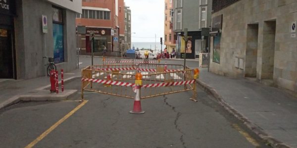 Obras de reparación en la calle Pizarro | Foto: Emalsa