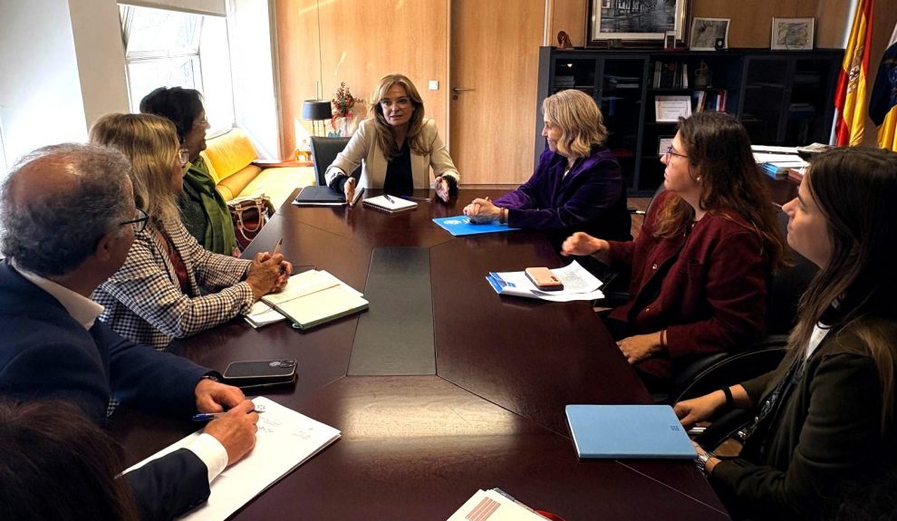 Un momento de la reunión entre Esther Monzón y María Ángeles Espinosa | Foto: Gobierno de Canarias