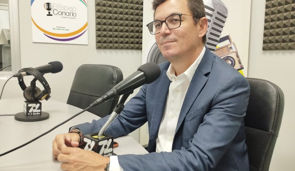 Pablo Rodríguez en los estudios de El Espejo Canario