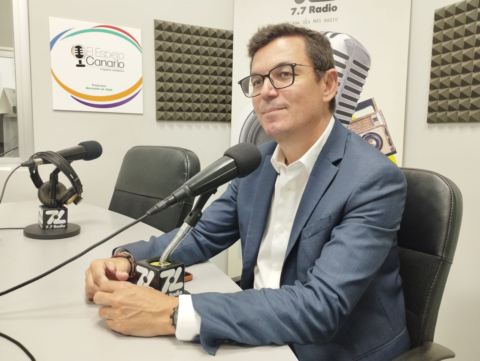 Pablo Rodríguez en los estudios de El Espejo Canario