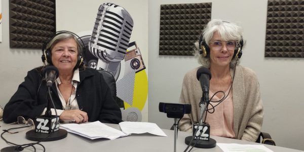 Mercedes Fernández-Couto y Victoria Jiménez del Campo en los estudios de El Espejo Canario