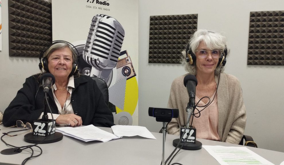 Mercedes Fernández-Couto y Victoria Jiménez del Campo en los estudios de El Espejo Canario