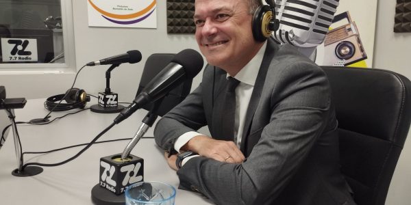 Augusto Hidalgo en los estudios de El Espejo Canario