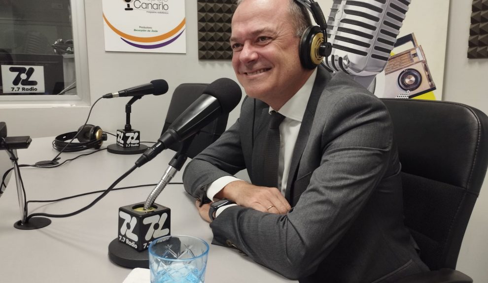 Augusto Hidalgo en los estudios de El Espejo Canario