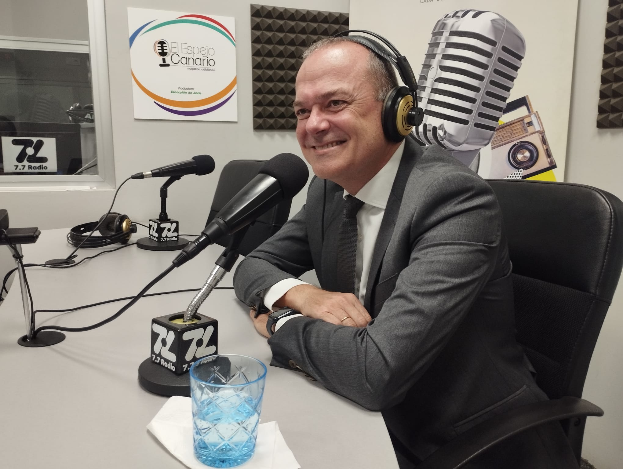 Augusto Hidalgo en los estudios de El Espejo Canario