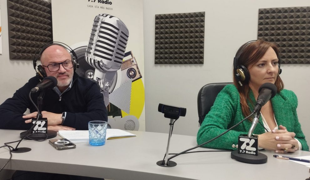 Pedro Afonso y Nieves Lady Barreto en los estudios de El Espejo Canario