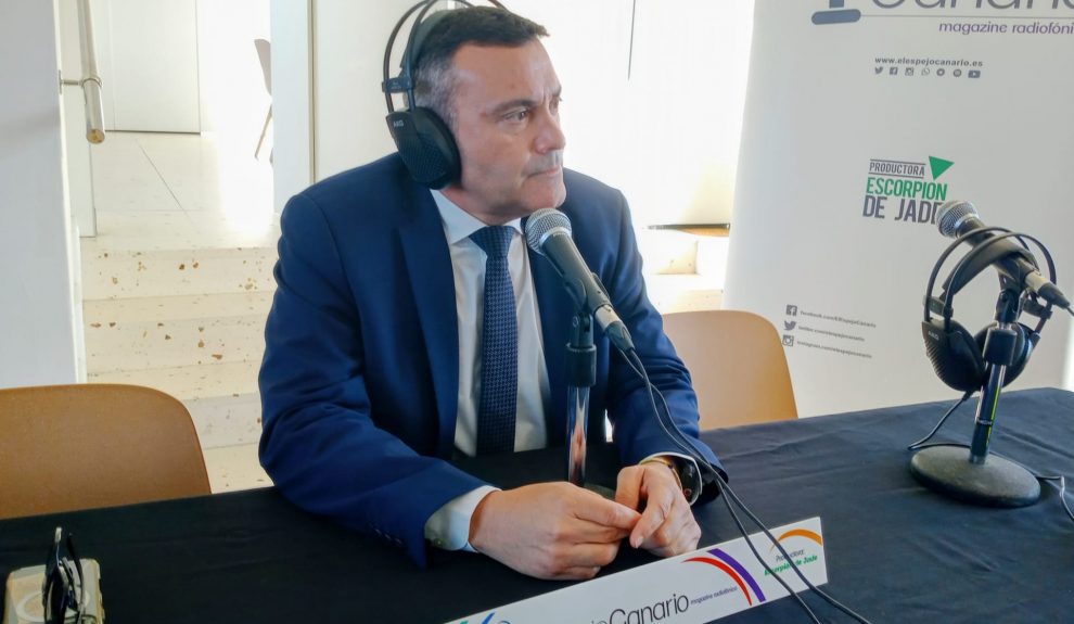 Oswaldo Betancort en el set de El Espejo Canario en Islote de Fermina