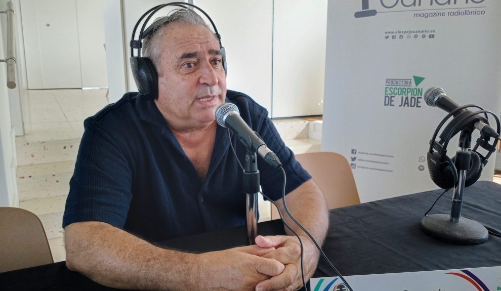 Ángel Vázquez en el set de El Espejo Canario en Islote de Fermina