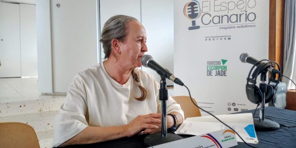 Beatriz Delgado en el set de El Espejo Canario en Islote de Fermina