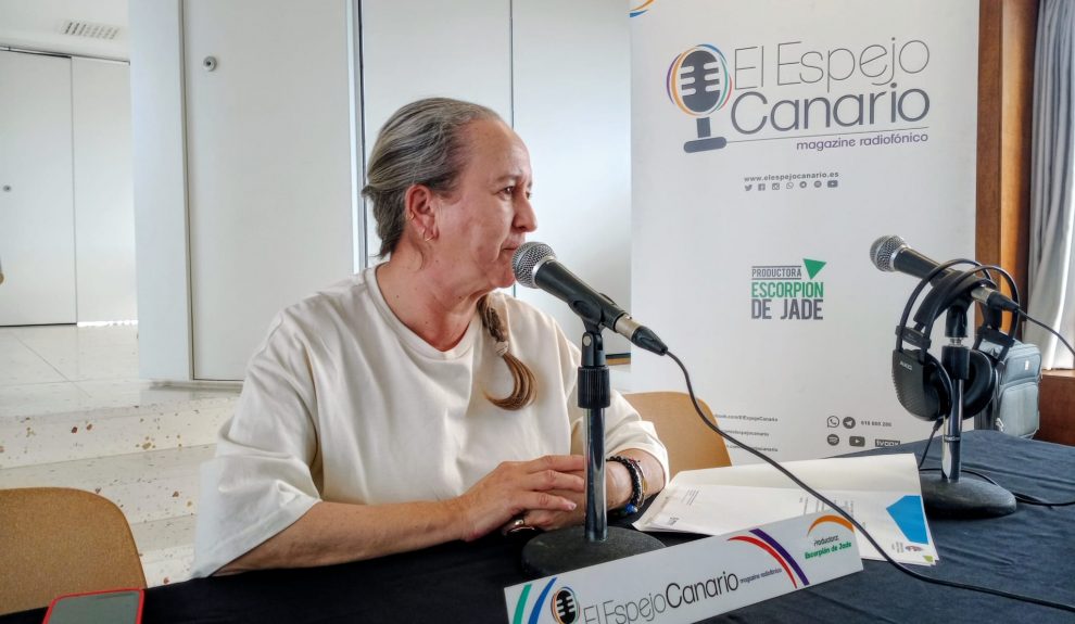 Beatriz Delgado en el set de El Espejo Canario en Islote de Fermina