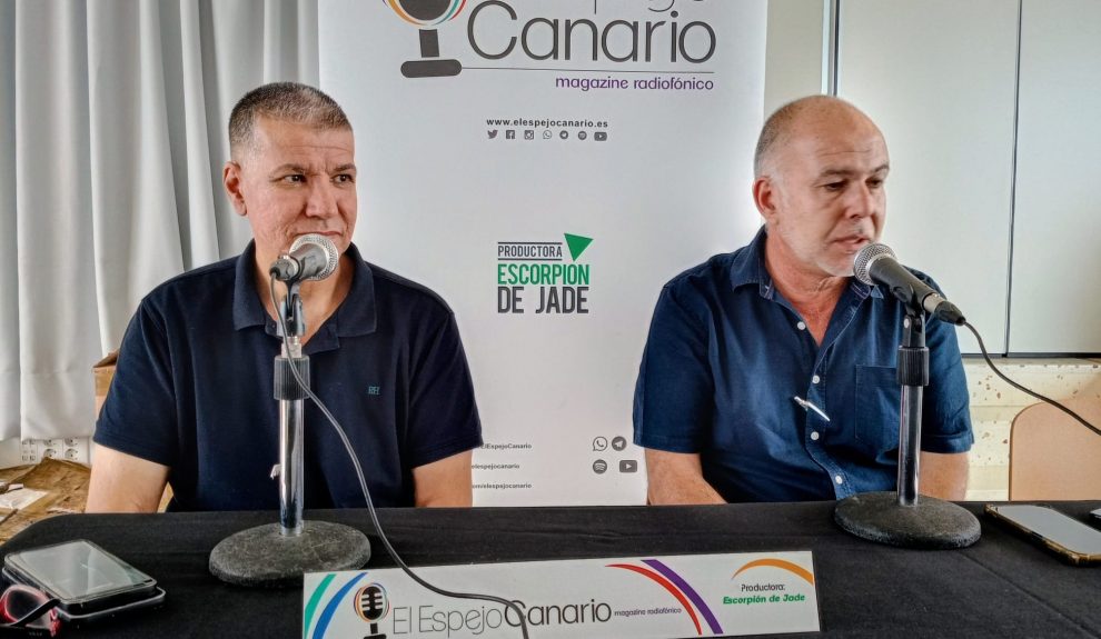 Sergio Betancort y Francisco Dorta en el set de El Espejo Canario en Islote de Fermina