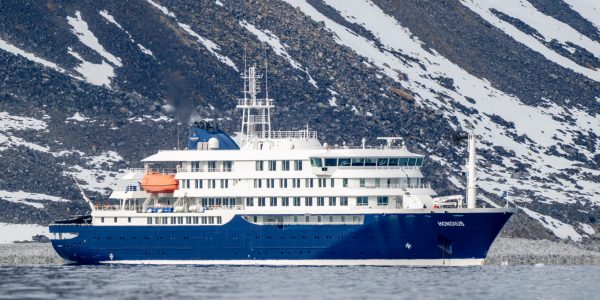 MV Hondius | Foto: Stefan Brending, Lizenz: Creative Commons by-sa-3.0 de, CC BY-SA 3.0 de, https://commons.wikimedia.org/w/index.php?curid=191302832