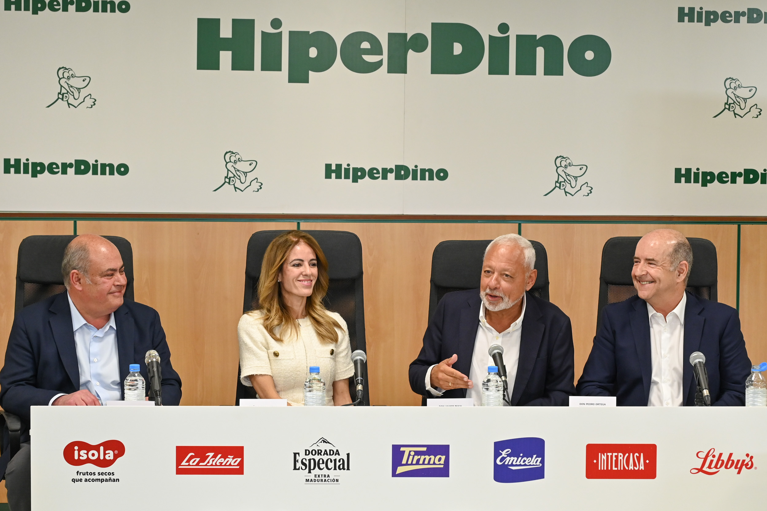 Presentación de la campaña de Hiperdino con motivo del Día de Canarias | Foto: Hiperdino