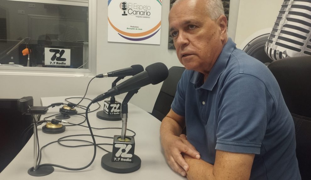 Germán Morales en los estudios de El Espejo Canario
