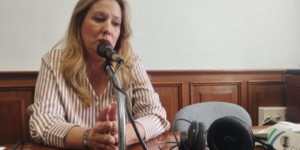Rosa Dávila en el set de El Espejo Canario en el Cabildo de Tenerife
