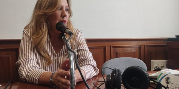 Rosa Dávila en el set de El Espejo Canario en el Cabildo de Tenerife