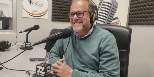 José Eduardo Ramírez en los estudios de El Espejo Canario