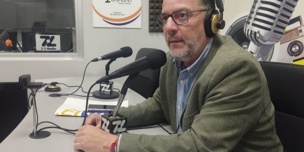 Poli Suárez en los estudios de El Espejo Canario