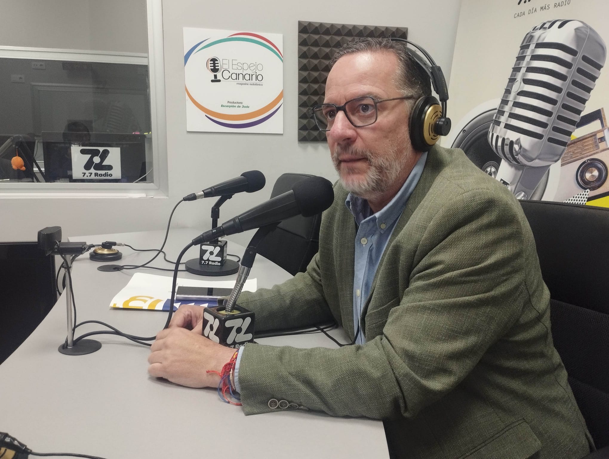 Poli Suárez en los estudios de El Espejo Canario