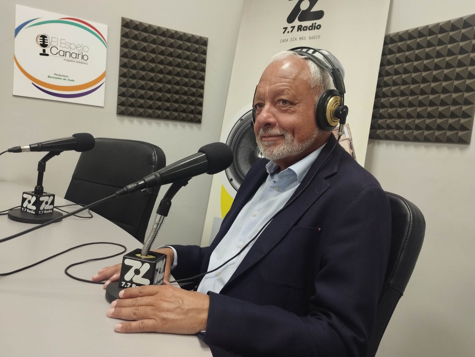 Javier Puga en los estudios de El Espejo Canario