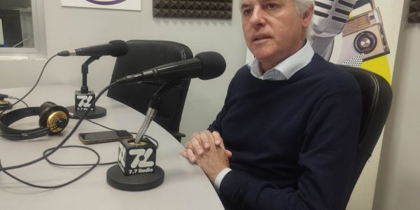 Carlos Sánchez en los estudios de El Espejo Canario