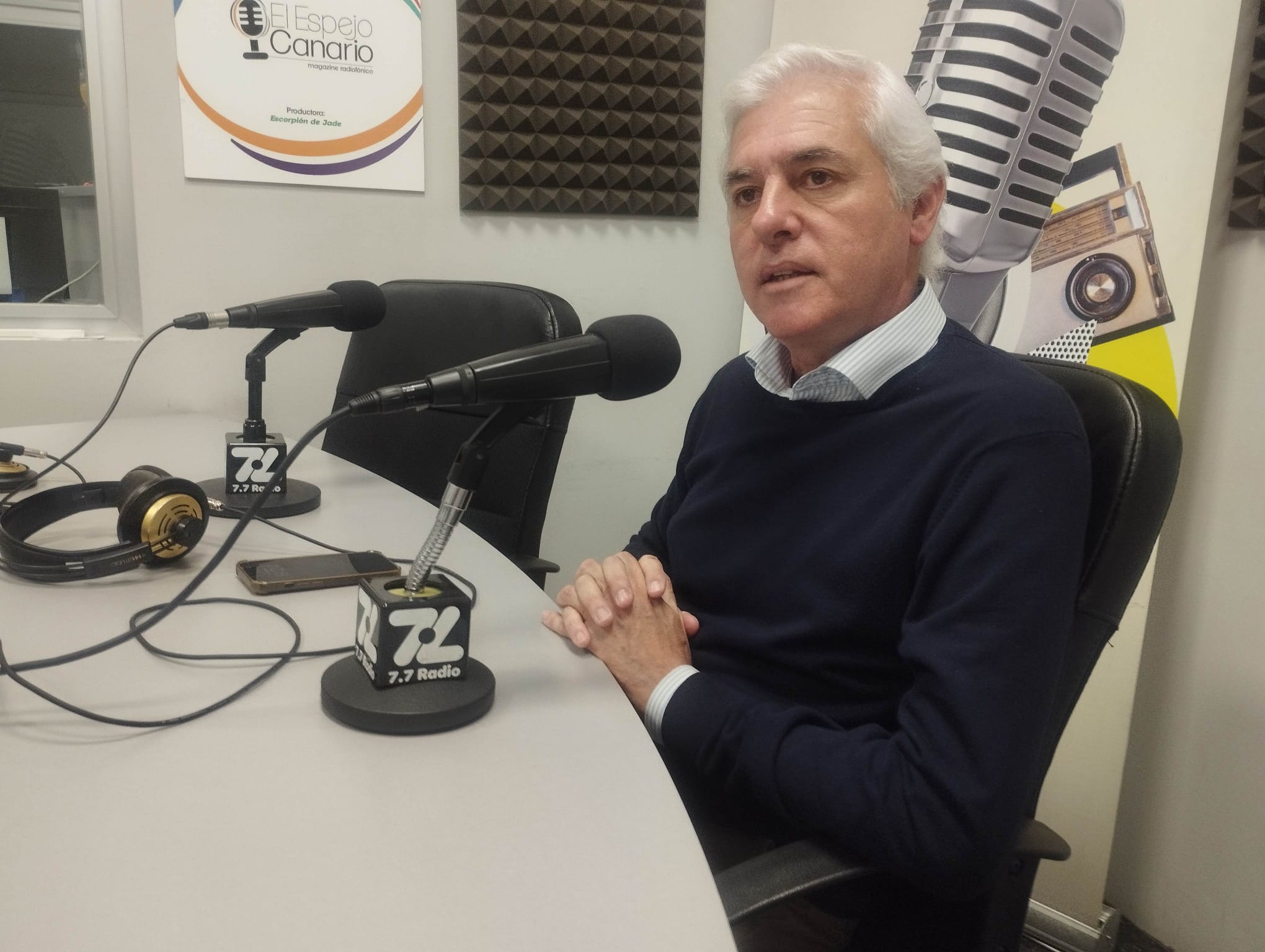 Carlos Sánchez en los estudios de El Espejo Canario