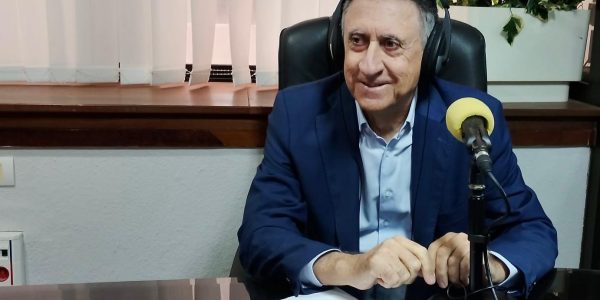 Fernando Berge en los estudios de El Espejo Canario