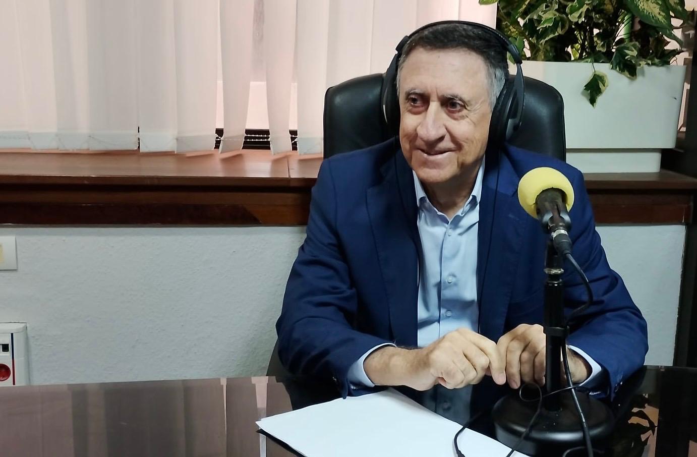 Fernando Berge en los estudios de El Espejo Canario