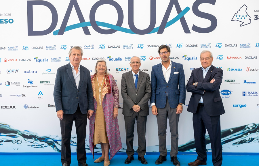 El concejal de Aguas junto al presidente de Daquas la directora general de Emalsa el CEO de Saur Spain Gestagua y el director de Operaciones de Saur Spain Gestagua | Foto: Ayuntamiento de Las Palmas de Gran Canaria