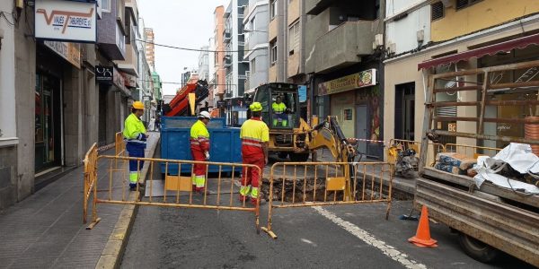 Operarios de Emalsa en trabajos realizados en Las Palmas de GRan Canaria | Foto: Emalsa