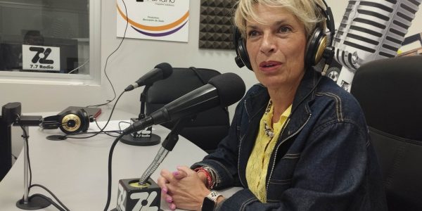 Elena Máñez en los estudios de El Espejo Canario