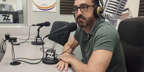 Javier Valentín Peñate en los estudios de El Espejo Canario