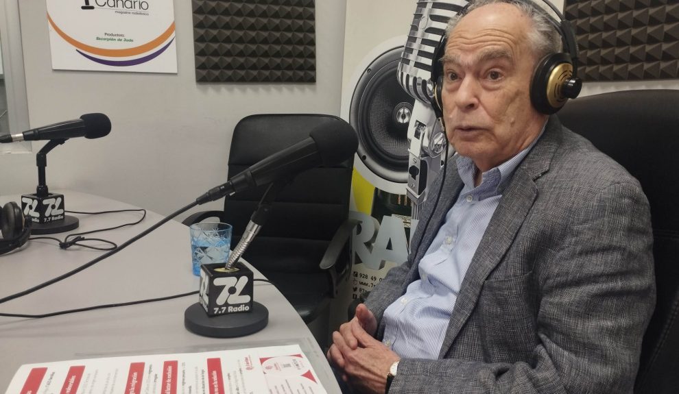 Gonzalo Marrero en los estudios de El Espejo Canario